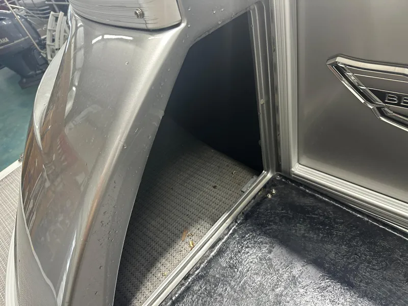 Slide: The Image of Bennington 27QFBWAT2SR 2024 - 19