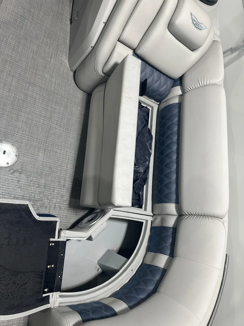 Slide: The Image of Bennington 27QFBWAT2SR 2024 - 25