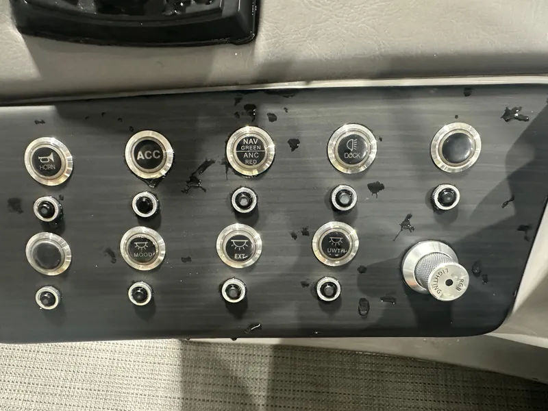 Slide: The Image of Bennington 27QFBWAT2SR 2024 - 31