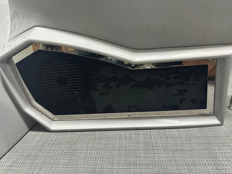 Slide: The Image of Bennington 27QFBWAT2SR 2024 - 52