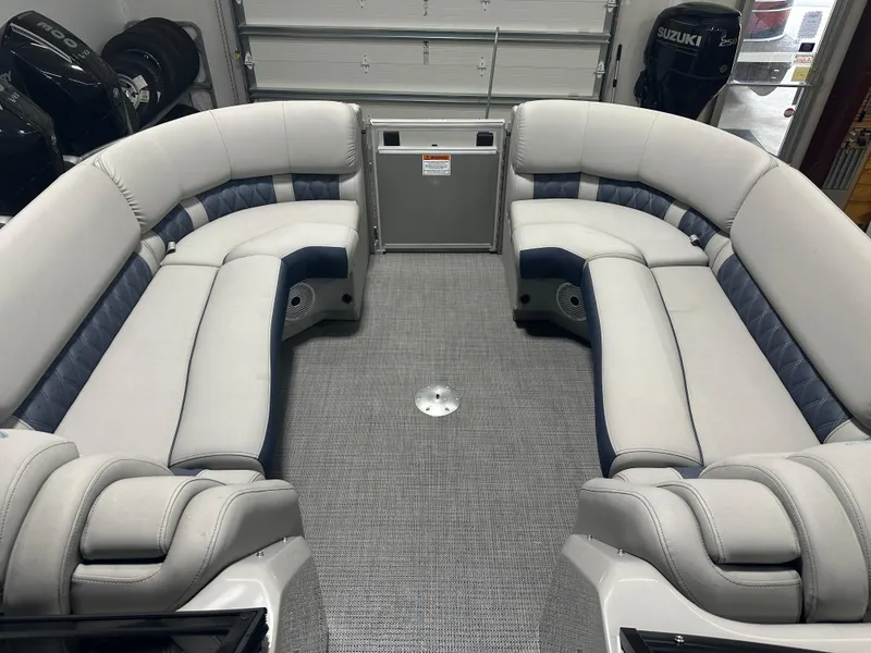 Slide: The Image of Bennington 27QFBWAT2SR 2024 - 53