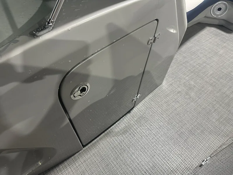 Slide: The Image of Bennington 27QFBWAT2SR 2024 - 54