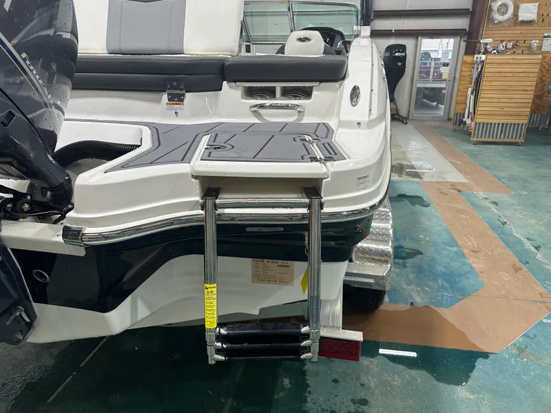 Slide: The Image of 2024 Chaparral SSI21SP boat with swim platform and ladder in showroom. - 11