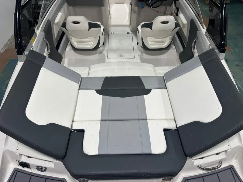 Slide: The Image of 2024 Chaparral SSI21SP boat interior with gray and white seating arrangement. - 18