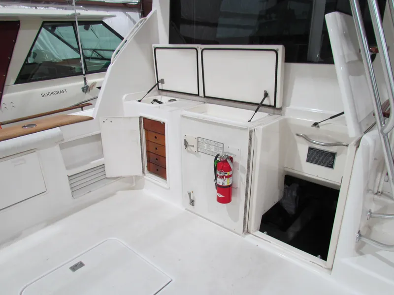 Slide: The Image of 2000 Ocean Yachts 48 Sun Sport yacht deck with storage compartments and fire extinguisher. - 28