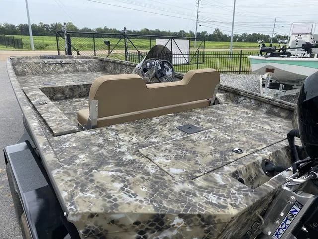 Slide: The Image of Excel Stalker 2072 Side Console 2024 - 8