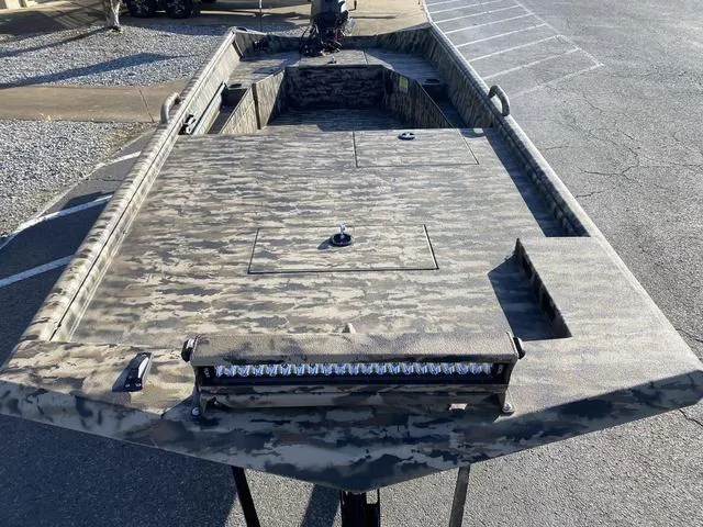 Slide: The Image of Excel Eclipse 15' 2025 - 7