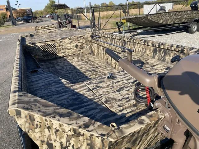 Slide: The Image of Excel Eclipse 15' 2025 - 8