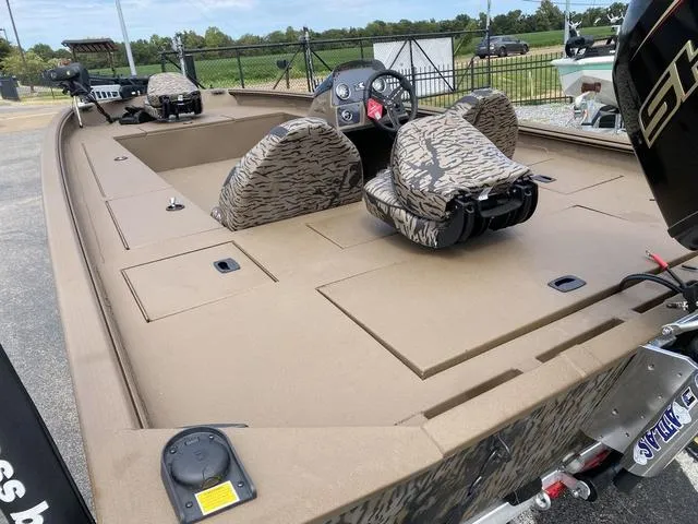 Slide: The Image of Xpress XP200 Catfish 2025 - 10