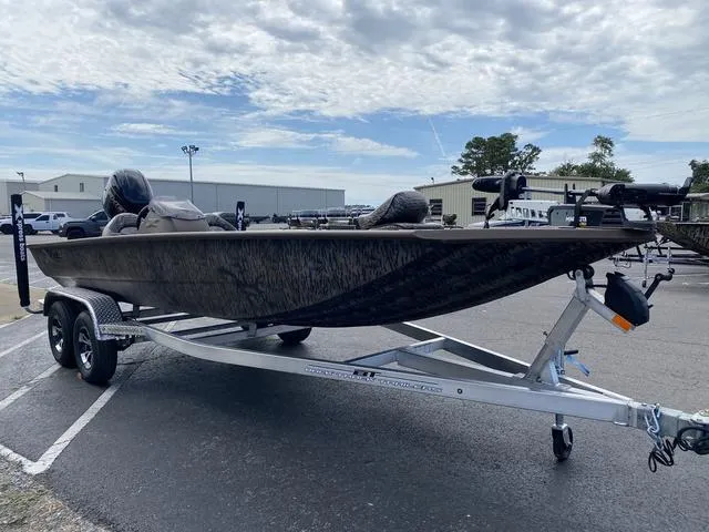 Slide: The Image of Xpress XP200 Catfish 2025 - 7