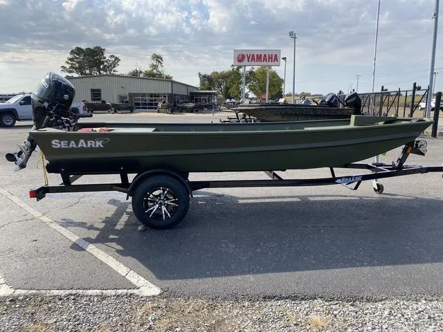 Slide: The Image of SeaArk 1648 SPECIAL W/ SUZUKI 25 TILLER 2025 - 6