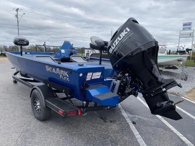 Slide: The Image of SeaArk Flex 19 2025 - 3