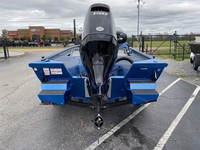 Slide: The Image of SeaArk Flex 19 2025 - 4