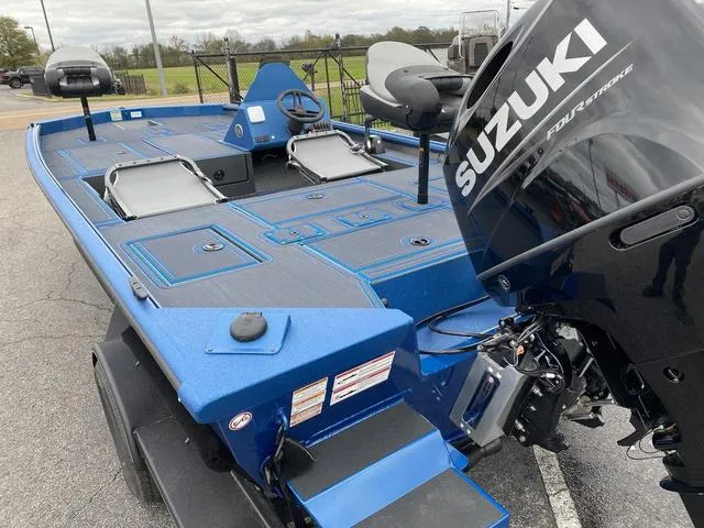 Slide: The Image of SeaArk Flex 19 2025 - 9