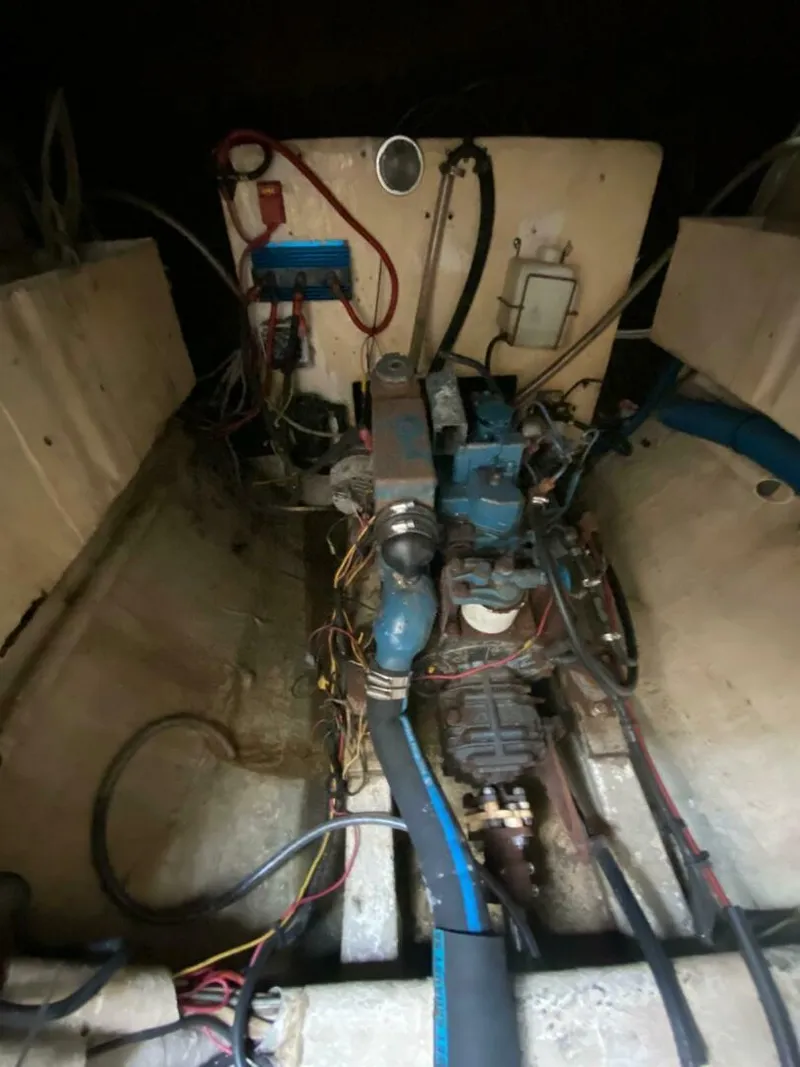 Slide: The Image of Engine compartment of a 1993 Privilege Boolean boat, showcasing mechanical components and wiring. - 15