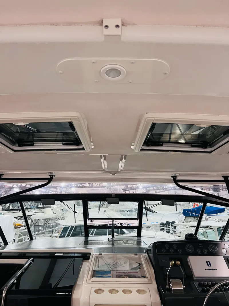 Slide: The Image of Tiara 4000 Express 2001 - 12