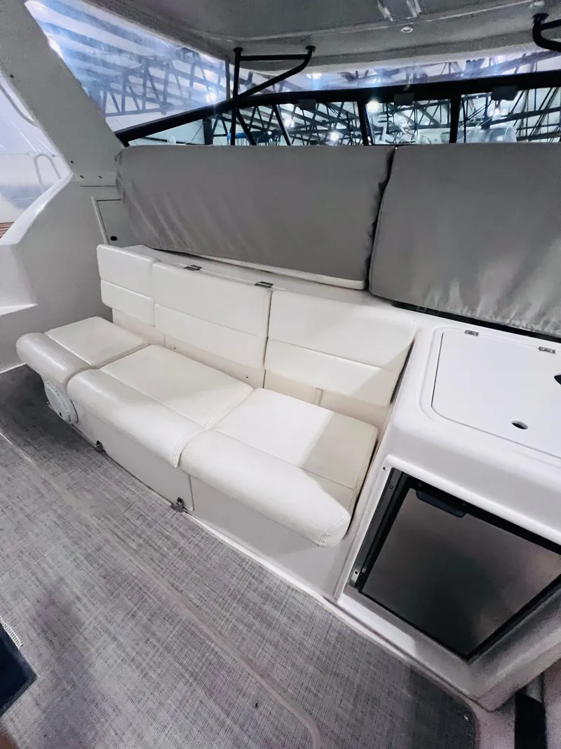 Slide: The Image of Tiara 4000 Express 2001 - 13