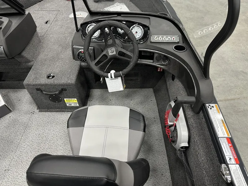 Slide: The Image of Crestliner CRESTLINER CH17WJ 2025 - 13