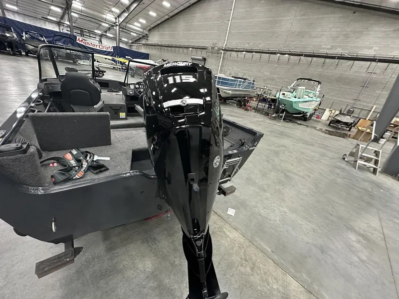 Slide: The Image of Crestliner CRESTLINER CH17WJ 2025 - 5