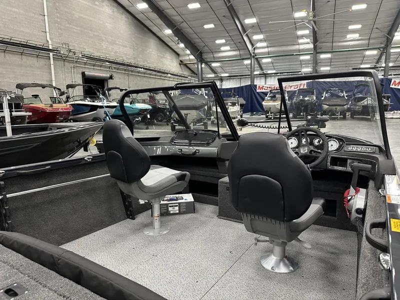 Slide: The Image of Crestliner CRESTLINER CH17WJ 2025 - 7