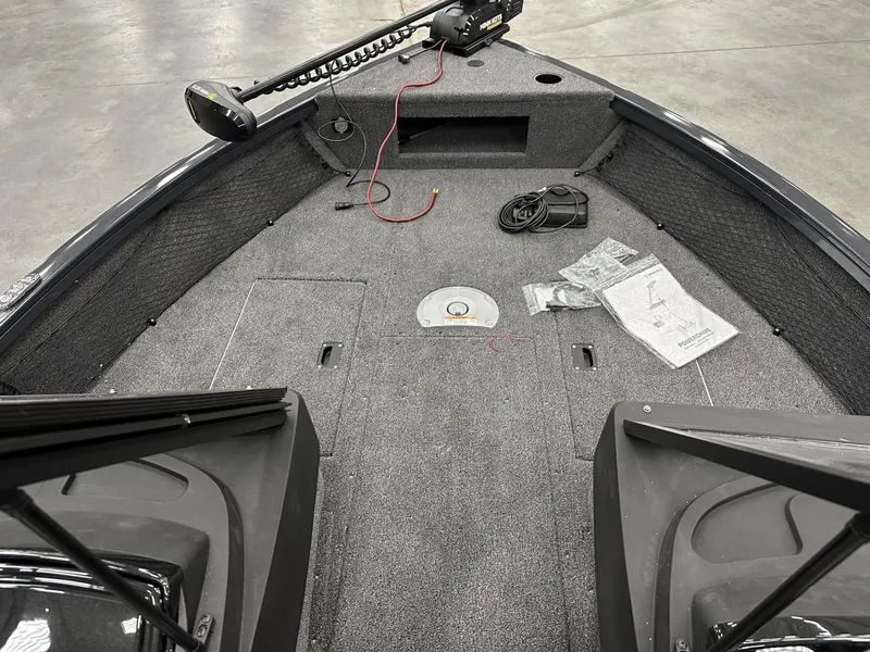 Slide: The Image of Crestliner CRESTLINER CH17WJ 2025 - 9