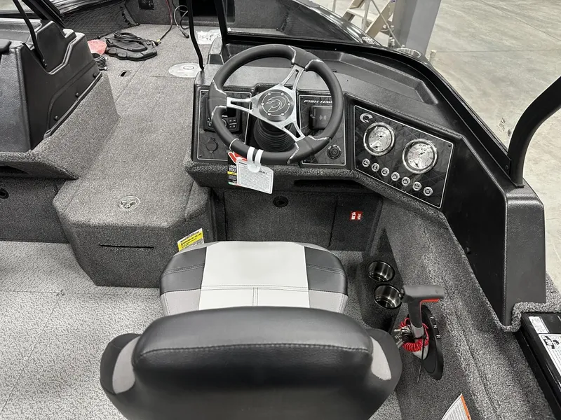 Slide: The Image of Crestliner CF17WJ 2025 - 10