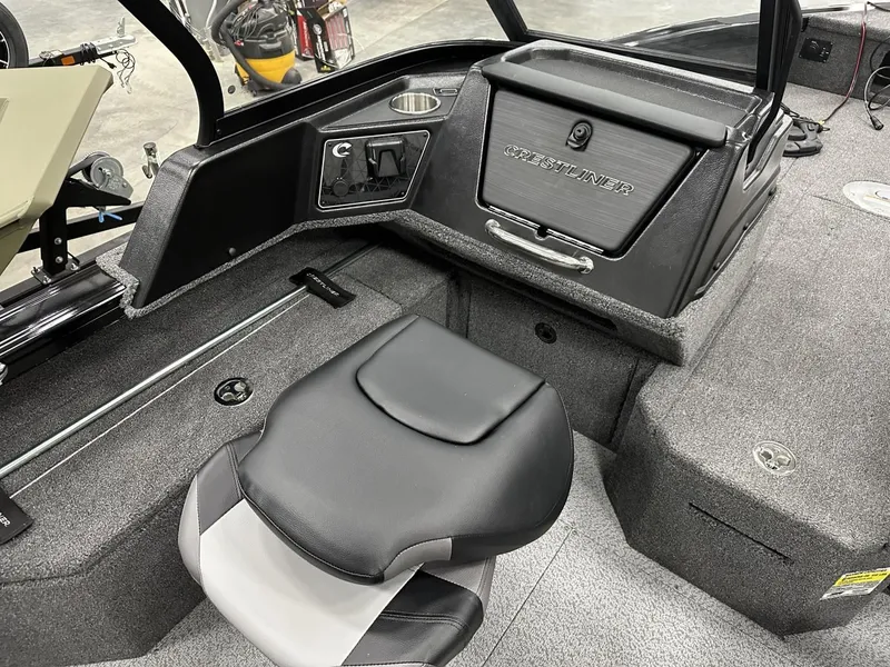 Slide: The Image of Crestliner CF17WJ 2025 - 11