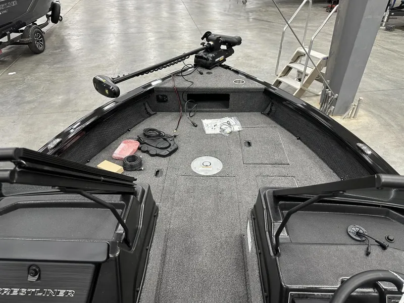 Slide: The Image of Crestliner CF17WJ 2025 - 12