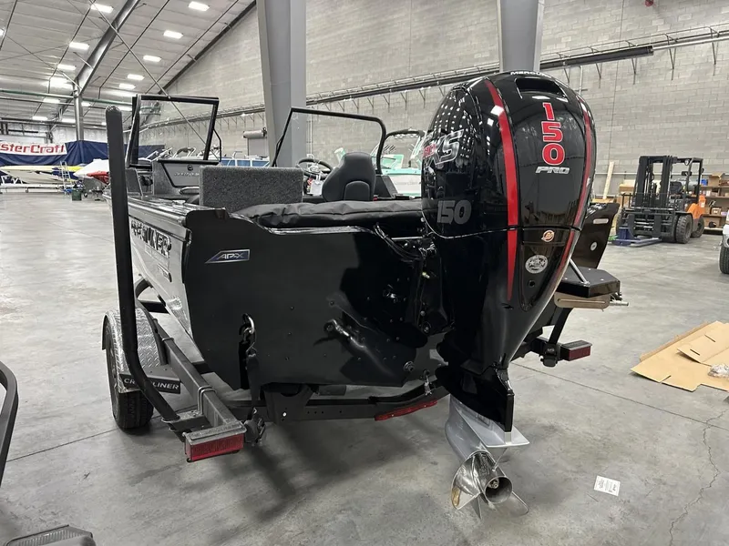 Slide: The Image of Crestliner CF17WJ 2025 - 5