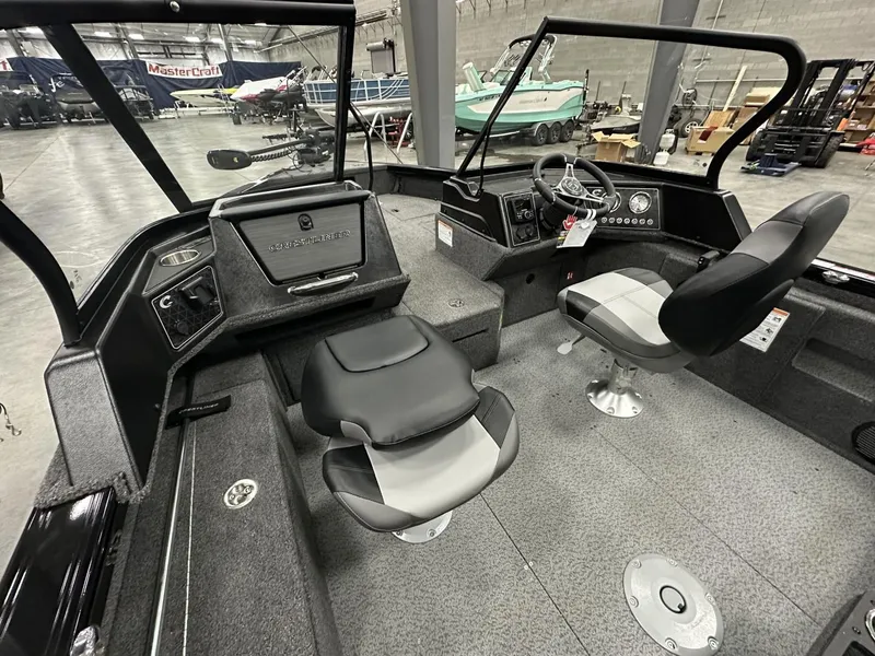 Slide: The Image of Crestliner CF17WJ 2025 - 8