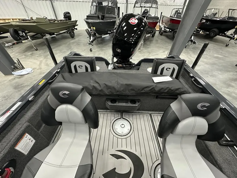 Slide: The Image of Crestliner CF17WJ 2025 - 14