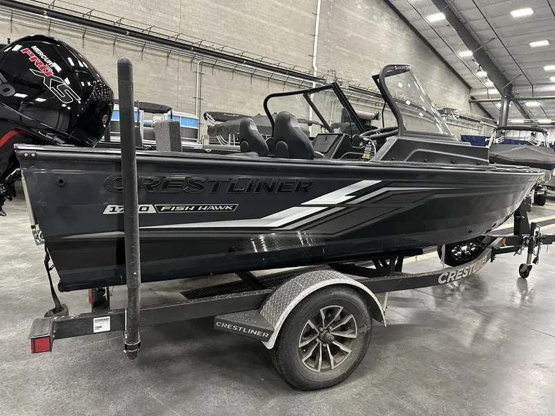 Slide: The Image of Crestliner CF17WJ 2025 - 2