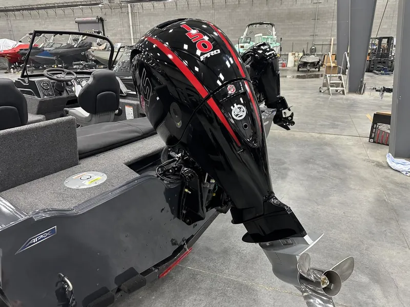 Slide: The Image of Crestliner CF17WJ 2025 - 6