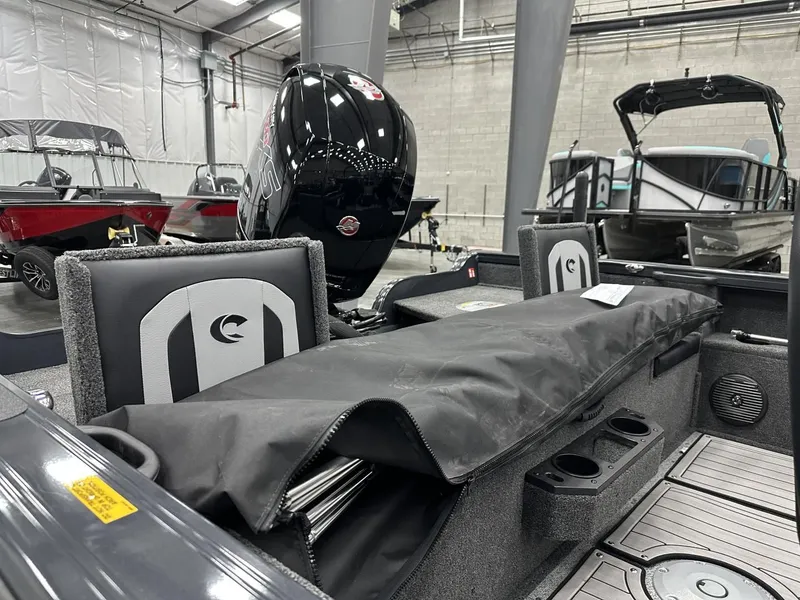 Slide: The Image of Crestliner CF17WJ 2025 - 7