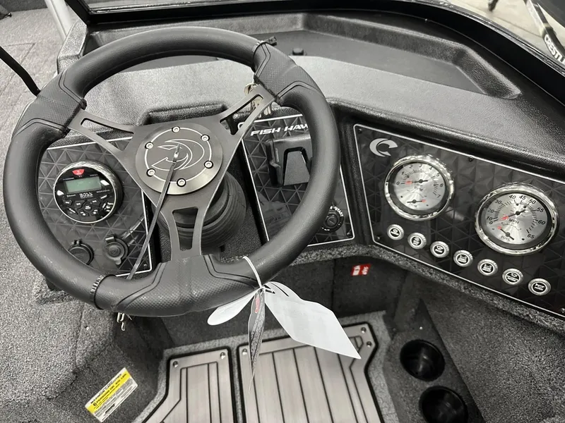 Slide: The Image of Crestliner CF17WJ 2025 - 8