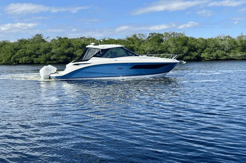 Slide: The Image of Sea Ray 320 Sundancer OB 2022 - 0