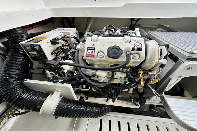 Slide: The Image of Sea Ray 320 Sundancer OB 2022 - 13