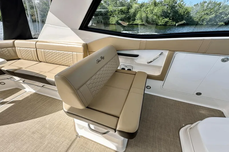 Slide: The Image of Sea Ray 320 Sundancer OB 2022 - 28