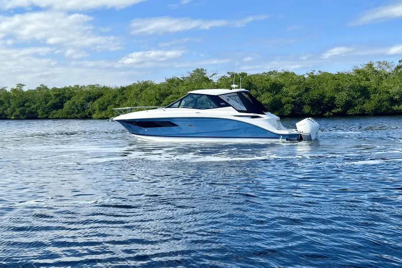 Slide: The Image of Sea Ray 320 Sundancer OB 2022 - 3
