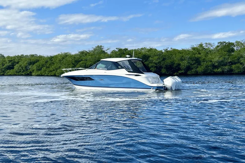 Slide: The Image of Sea Ray 320 Sundancer OB 2022 - 4