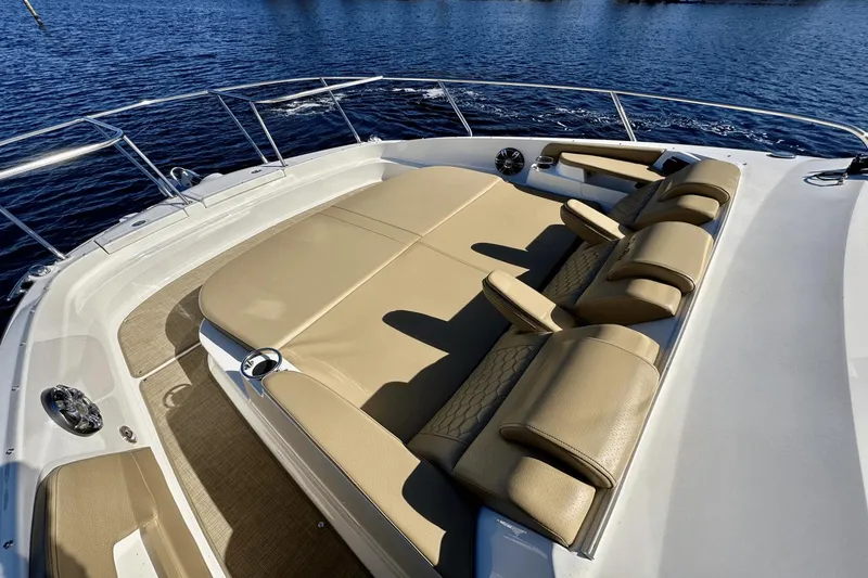 Slide: The Image of Sea Ray 320 Sundancer OB 2022 - 47