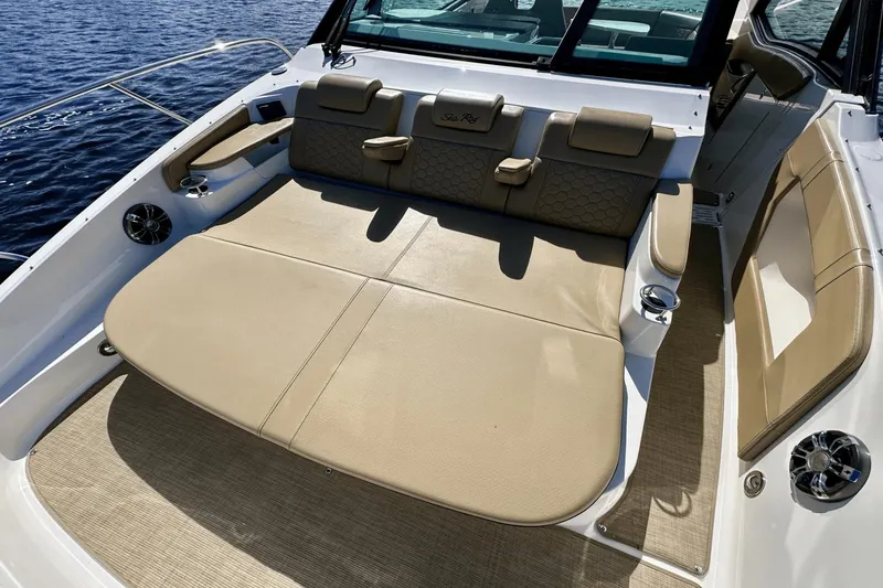 Slide: The Image of Sea Ray 320 Sundancer OB 2022 - 49