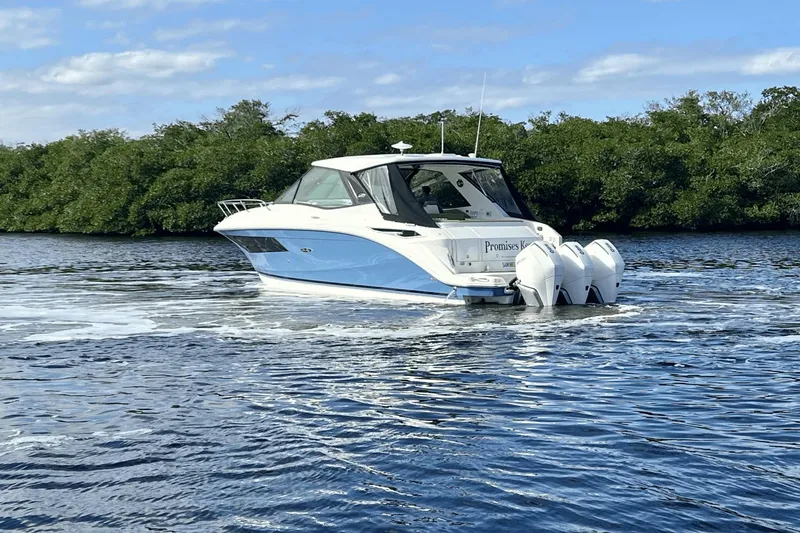 Slide: The Image of Sea Ray 320 Sundancer OB 2022 - 5