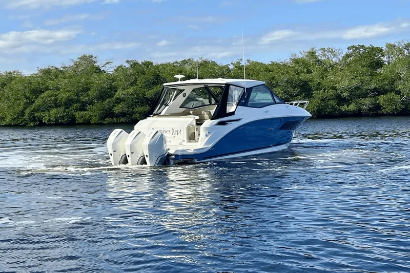 Slide: The Image of Sea Ray 320 Sundancer OB 2022 - 7
