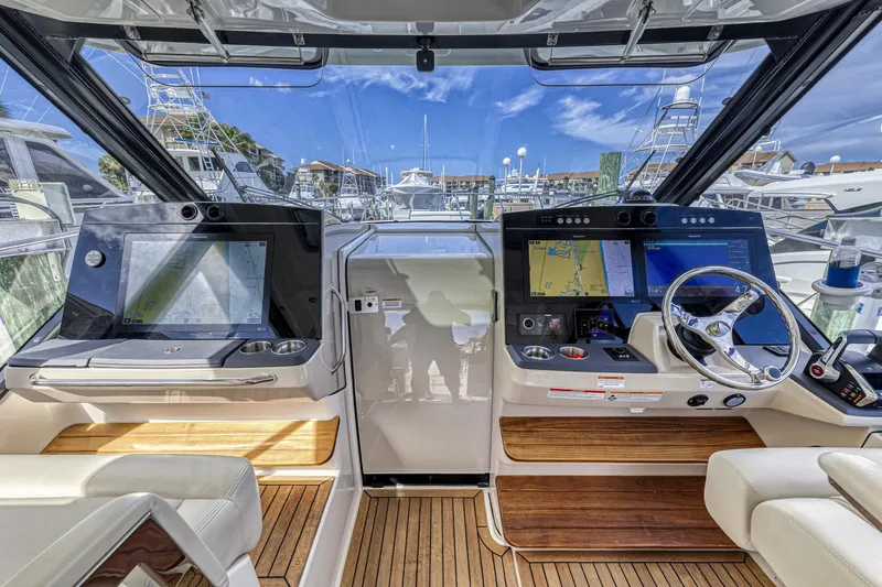 Slide: The Image of Boston Whaler 405 Conquest 2023 - 24
