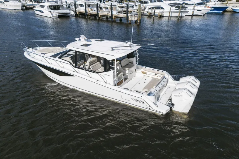 Slide: The Image of Boston Whaler 405 Conquest 2023 - 39