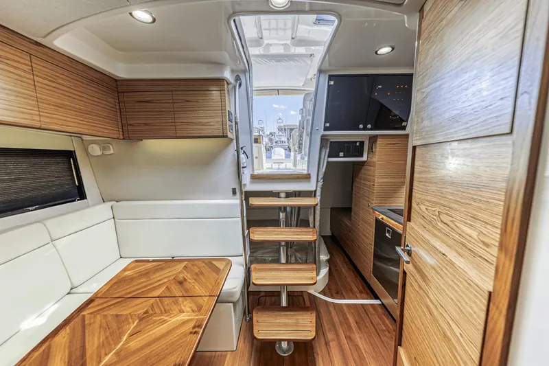 Slide: The Image of Boston Whaler 405 Conquest 2023 - 49