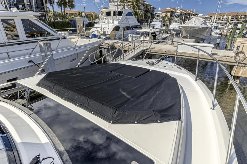 Slide: The Image of Boston Whaler 405 Conquest 2023 - 77