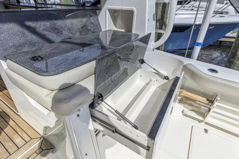 Slide: The Image of Boston Whaler 405 Conquest 2023 - 91