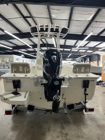 Slide: The Image of Boston Whaler 190 Montauk 2025 - 3